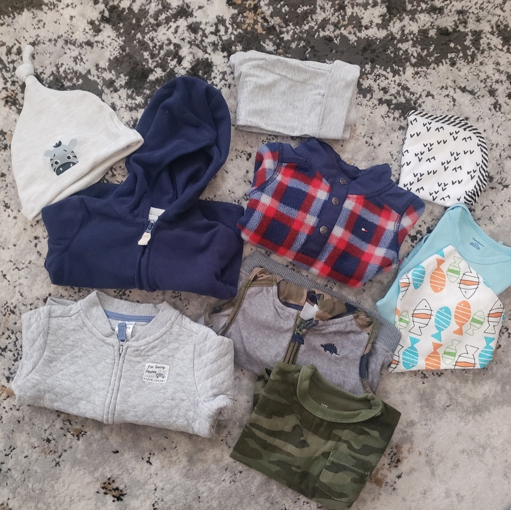 Lot Of 8 baby Clothes Size 9M Tommy Hilfiger & Carter's